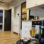 Urban Premium No 2, Free Private Parking, Self Check-in Lägenhet